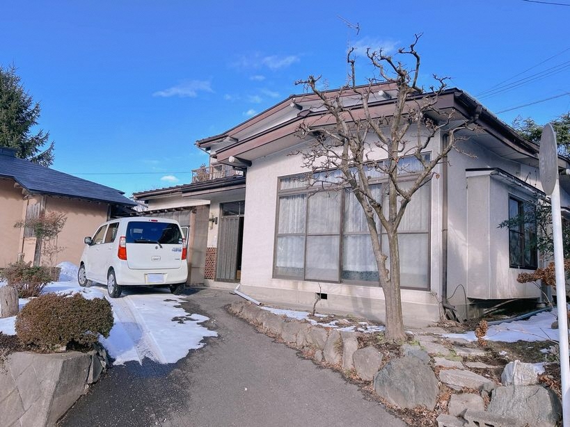 八戸市大字田面木字上野平 / 750万円 / 5LDK+